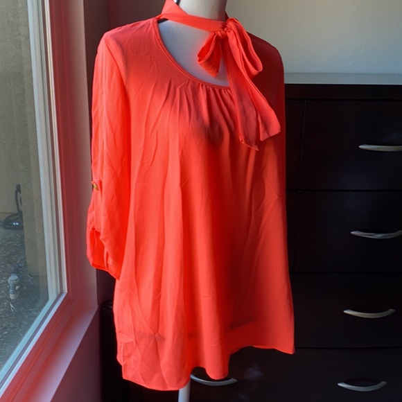 Moa ladies bright top LIKE NEW - Picture 3 of 8